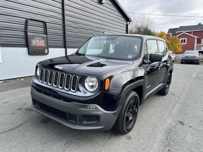 2016 Jeep Renegade FWD Manual - VERY Low Mileage!