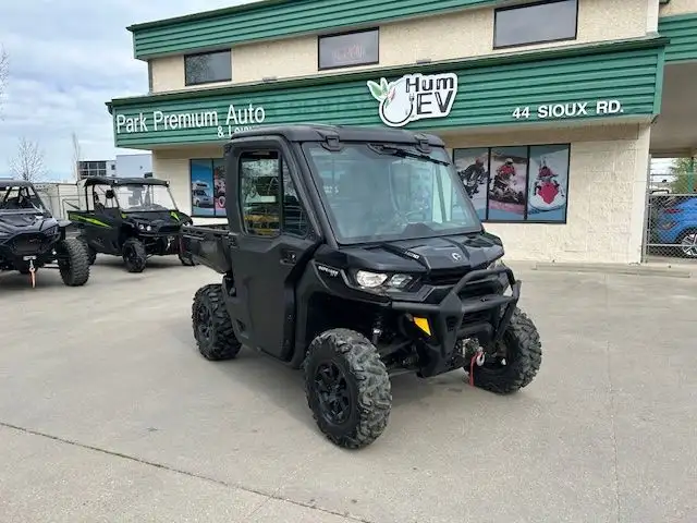 2021 CAN-AM DEFENDER HD10 with CAB & HEATER in ATVs in Strathcona County - Image 3