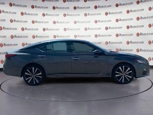 2022 Nissan Altima 2.5 Platinum in Cars & Trucks in Calgary - Image 9
