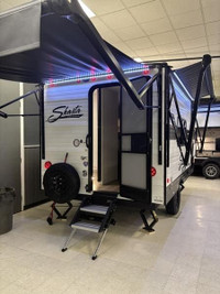 Shasta Oasis SST16BH- Whether you're camping or travelling, this compact trailer does it all! Don't... (image 2)