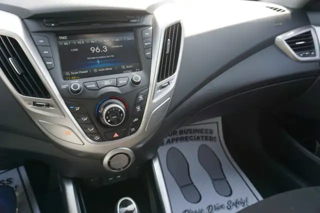 2017 Hyundai Veloster in Cars & Trucks in Oakville / Halton Region - Image 12