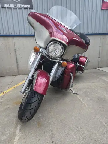TRADE IN ALERT, Has Premeux rear trunk (latches need some work), Premeux front fairing with radio (s...