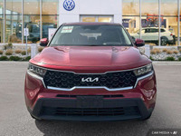 This Kia Sorento boasts a Regular Unleaded I-4 2.5 L/152 engine powering this Automatic transmission... (image 7)