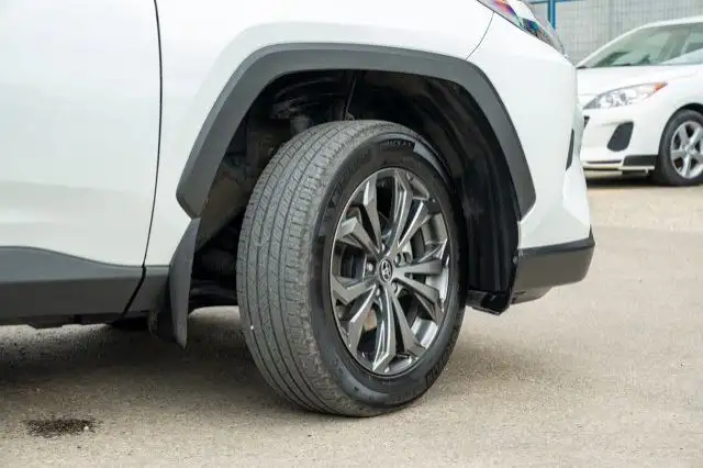 2024 Toyota RAV4 Hybrid XLE dans Autos et camions dans Ville d’Edmonton - Image 7