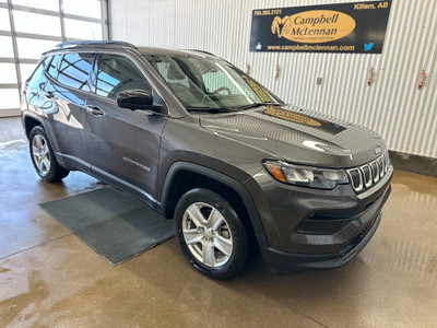  2022 Jeep Compass North 4x4/NAV/ Heated Seats/ Dual Pane Sunroo