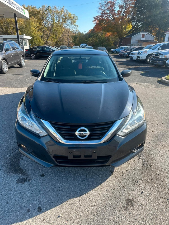 2016 Nissan Altima in Cars & Trucks in London - Image 2