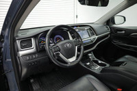 NAVIGATION SYSTEM, PANORAMIC ROOF, ADAPTIVE CRUISE CONTROL, LANE DEPARTURE WARNING, AERIAL VIEW DISP... (image 8)