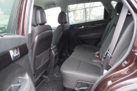 2015 Hyundai Sorento LX AWD 2.4 lt L4 All Wheel Drive SUV only 131 000 kms Economically Priced @ 990... (image 4)