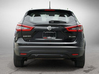 This Nissan Qashqai boasts a Regular Unleaded I-4 2.0 L/122 engine powering this Variable transmissi... (image 5)