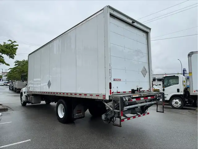 2023 Hino L7 in Heavy Trucks in Delta/Surrey/Langley - Image 4