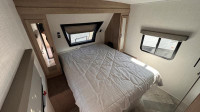 Palomino Trailer PAT294DBHS- Welcome to your new home away from home, where the whole families comfo... (image 5)