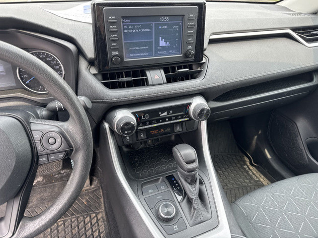 2020 TOYOTA RAV4 LE HYBRIDE ECRAN CARPLAY CAMERA SIEGES CHAUF TI in Cars & Trucks in Laval / North Shore - Image 2