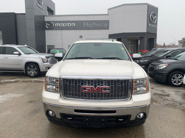 2012 GMC Sierra 1500 SLT SLT Crew Cab Short Box 4WD 1SD in Cars & Trucks in Winnipeg - Image 2