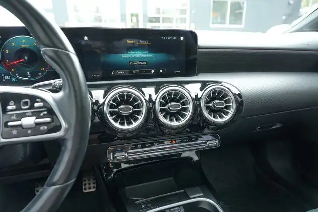 2022 Mercedes-Benz A 220 | One Owner | Premium AWD | in Cars & Trucks in Calgary - Image 17