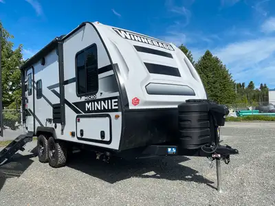 Winnebago Industries Towables Micro Minnie travel trailer 1808FBS highlights: Slide Out Dinette RV Q...