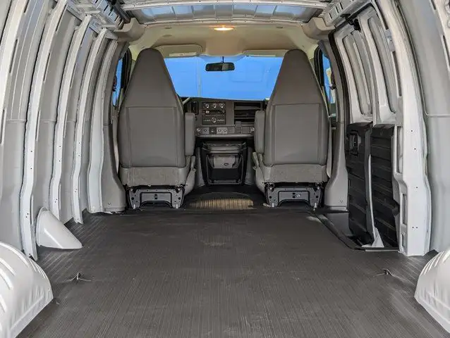 2024 Chevrolet Express Cargo Van - Power/Driver Convenience Pkg dans Autos et camions dans Barrie - Image 13
