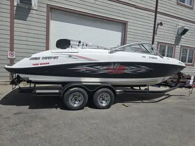 2006 YAMAHA SX230HO The 2006 Yamaha SX230 and AR230 are both 23-foot boats with a beam of 8'6. The S...