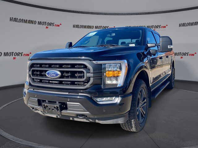 2022 Ford F-150 XLT 4WD in Cars & Trucks in Hamilton