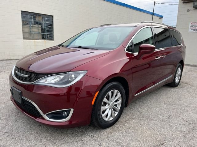 2017 Chrysler Pacifica Touring-L in Cars & Trucks in City of Toronto - Image 2