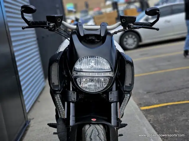 2013 Ducati Diavel AMG in Street, Cruisers & Choppers in Oshawa / Durham Region - Image 7