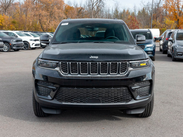2025 Jeep Grand Cherokee LAREDO 4X4 *GR. REMORQ* SIEGES CHAUFF * in Cars & Trucks in Laurentides - Image 2