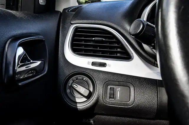 2018 Dodge Journey GT • HEATED LEATHER • NAV • PREMIUM AUDIO in Cars & Trucks in Kingston - Image 11
