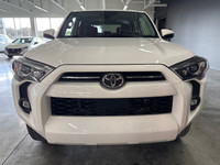 Toyota 4Runner SR5 2022 – Blanc, 44 682 km! Construit pour l’aventure. Confortable sur route, robust... (image 2)