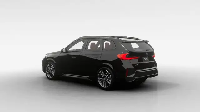 2025 BMW X1 xDrive28i | Édition M Sport | Entretien Régulier in Cars & Trucks in City of Montréal - Image 3