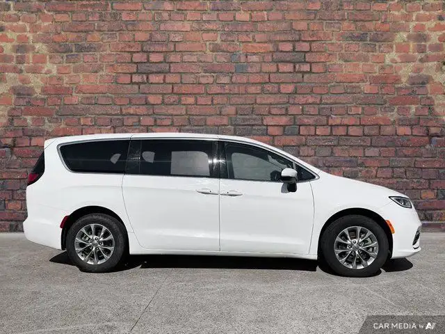 2023 Chrysler Pacifica Touring L in Cars & Trucks in Dartmouth - Image 7