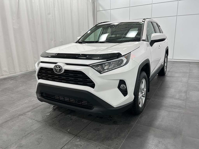  2019 Toyota RAV4 XLE - AWD - TOIT OUVRANT - SIEGES CHAUFFANTS in Cars & Trucks in Québec City - Image 2