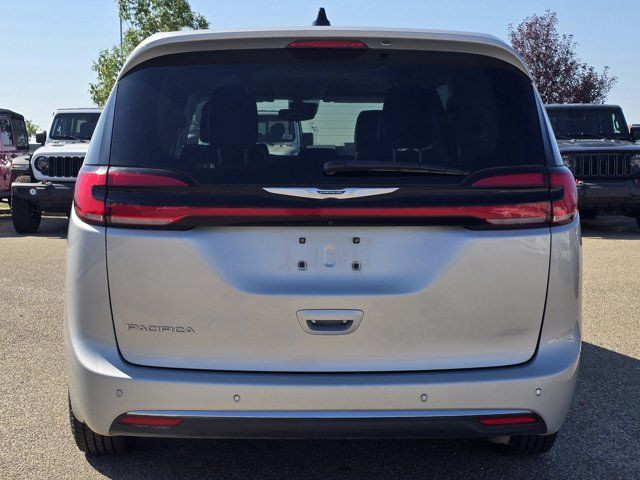 2023 Chrysler Pacifica Touring L in Cars & Trucks in Grande Prairie - Image 4