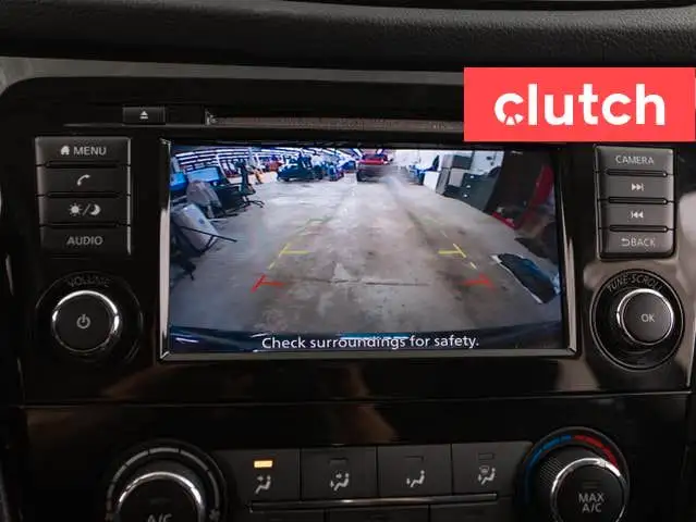 2019 Nissan Rogue S w/ Apple CarPlay & Android Auto, Rearview Ca dans Autos et camions dans Ottawa - Image 32