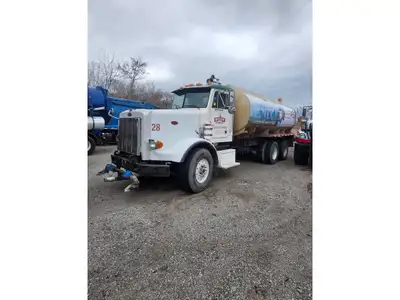 2001 Peterbilt 357 Tandem Water Truck , Caterpillar C10 350hp with 8LL Transmission 20,000 Fronts wi...