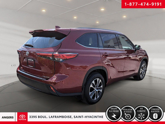 2022 Toyota Highlander in Cars & Trucks in Saint-Hyacinthe - Image 4