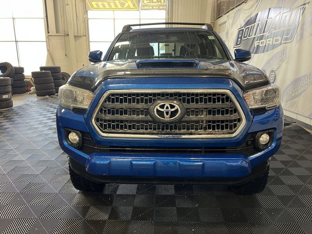 2016 Toyota Tacoma TRD SPORT 3.5 V6 4X4 M/T | SUNROOF | REMOTE S in Cars & Trucks in Lloydminster - Image 4