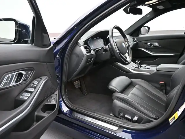 2022 BMW 3 Series 330e x-DRIVE PREMIUM ESSENTIAL PACKAGE, MOONRO dans Autos et camions dans Ville d’Halifax - Image 15