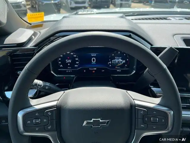 2025 Chevrolet Silverado 3500HD LTZ 4WD Crew Cab | 20IN FUEL dans Autos et camions dans Comté de Strathcona - Image 16