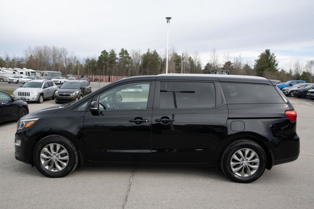 2020 KIA SEDONA LX/EX in Cars & Trucks in Oshawa / Durham Region - Image 2