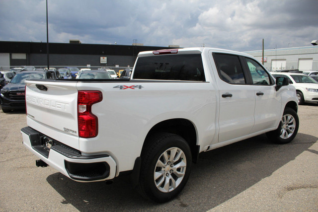2023 Chevrolet Silverado 1500 Custom 4x4 Crew Cab 6.6 ft. box 15 in Cars & Trucks in Calgary - Image 4