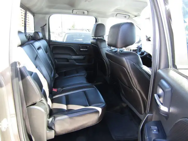 2015 GMC Sierra 1500 SLT ALL TERRAIN PKG 4WD CREW CAB 5.3L B.CAM in Cars & Trucks in Calgary - Image 16