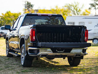 The 2024 GMC Sierra 1500 SLT blends bold design, refined luxury, and modern technology into a powerf... (image 7)