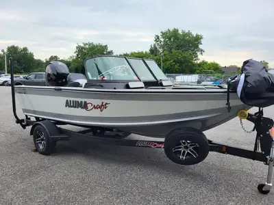 2023 AlumaCraft TROPHY SPORT 175 Découvrez le 2023 AlumaCraft TROPHY SPORT 175! Ce magnifique bateau...