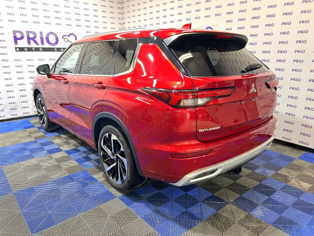 2022 Mitsubishi Outlander in Cars & Trucks in Ottawa - Image 3