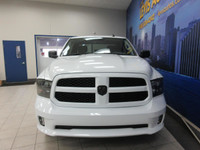 RAM 1500 CLASSIC 2021 EXPRESS NIGHT EDITION V8 5.7 LITRES HEMI 4X4 CREW-CAB BOITE 5.7 PIEDS TOUT ÉQU... (image 4)