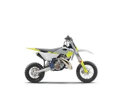 2025 Husqvarna TC 50 SAVE $750 RABAIS La KTM TC 50 2025 est la moto idéale pour les enfants qui font...
