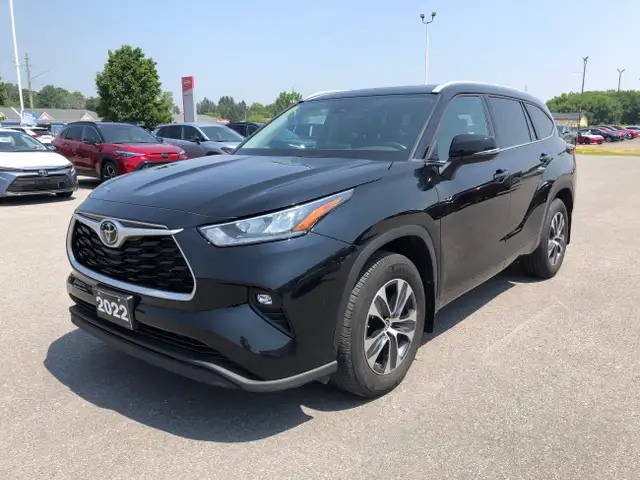 2022 Toyota Highlander XLE AWD in Cars & Trucks in Belleville - Image 2