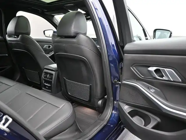 2022 BMW 3 Series 330e x-DRIVE PREMIUM ESSENTIAL PACKAGE, MOONRO dans Autos et camions dans Ville d’Halifax - Image 24