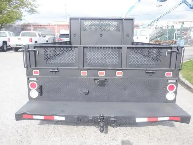 2015 isuzu NPR 12 Foot Flat Deck 3 Seater Diesel in Heavy Trucks in Richmond - Image 8