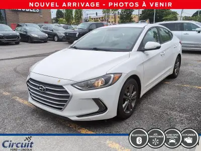 La Elantra LE 2018 2.0/L est une voiture fiable et sobre, offrant un intérieur spacieux et des équip...