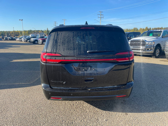 2023 CHRYSLER PACIFICA TOURING L PACKAGE in Cars & Trucks in Red Deer - Image 4